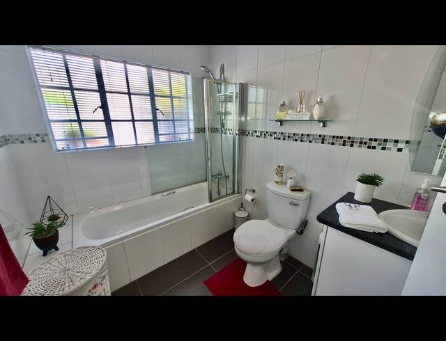 4 BEDROOM HOUSE FOR SALE IN DIE HEUWEL
